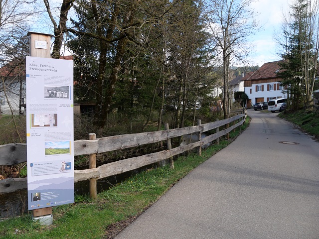 Infotafel am Carl-Hirnbein-Weg in Weitnau