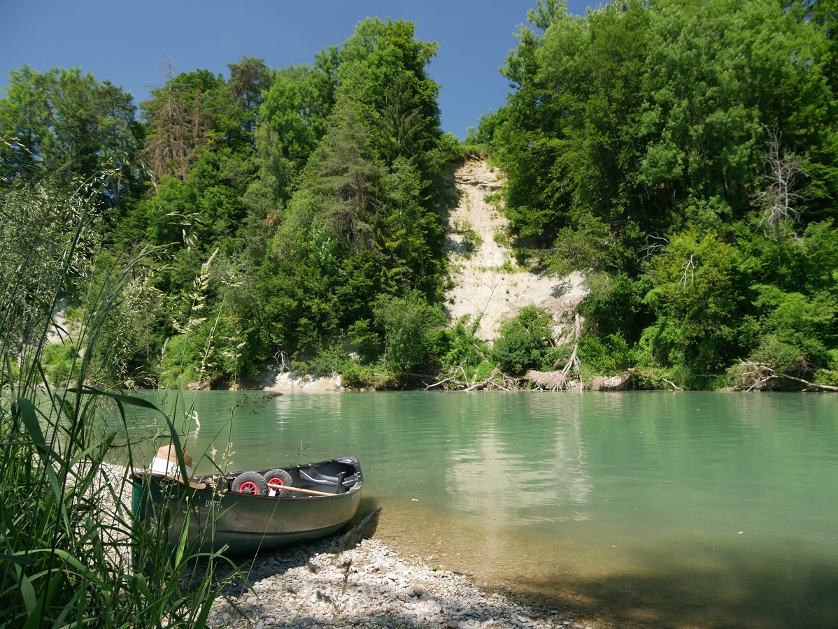 Idyllischer Ruheplatz beim Kanufahren auf der Iller