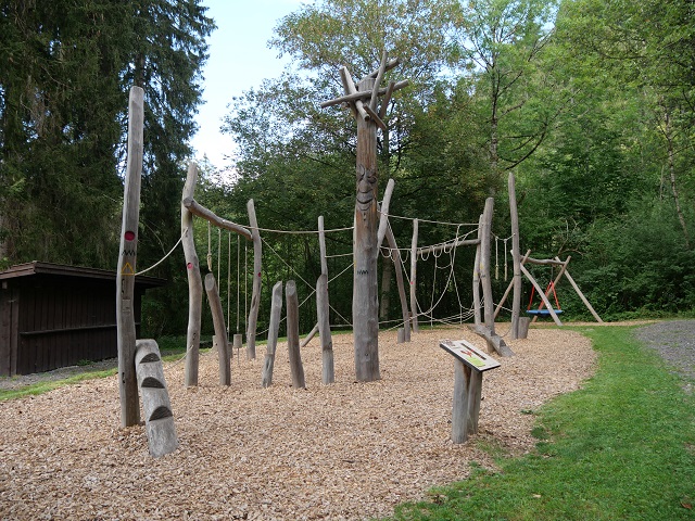 Klettergerüst am Bergwald-Spiele-Pfad in Burgberg