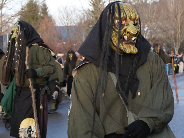 Moorhexen Herlazhofen auf dem Dämmersprung in Grünenbach