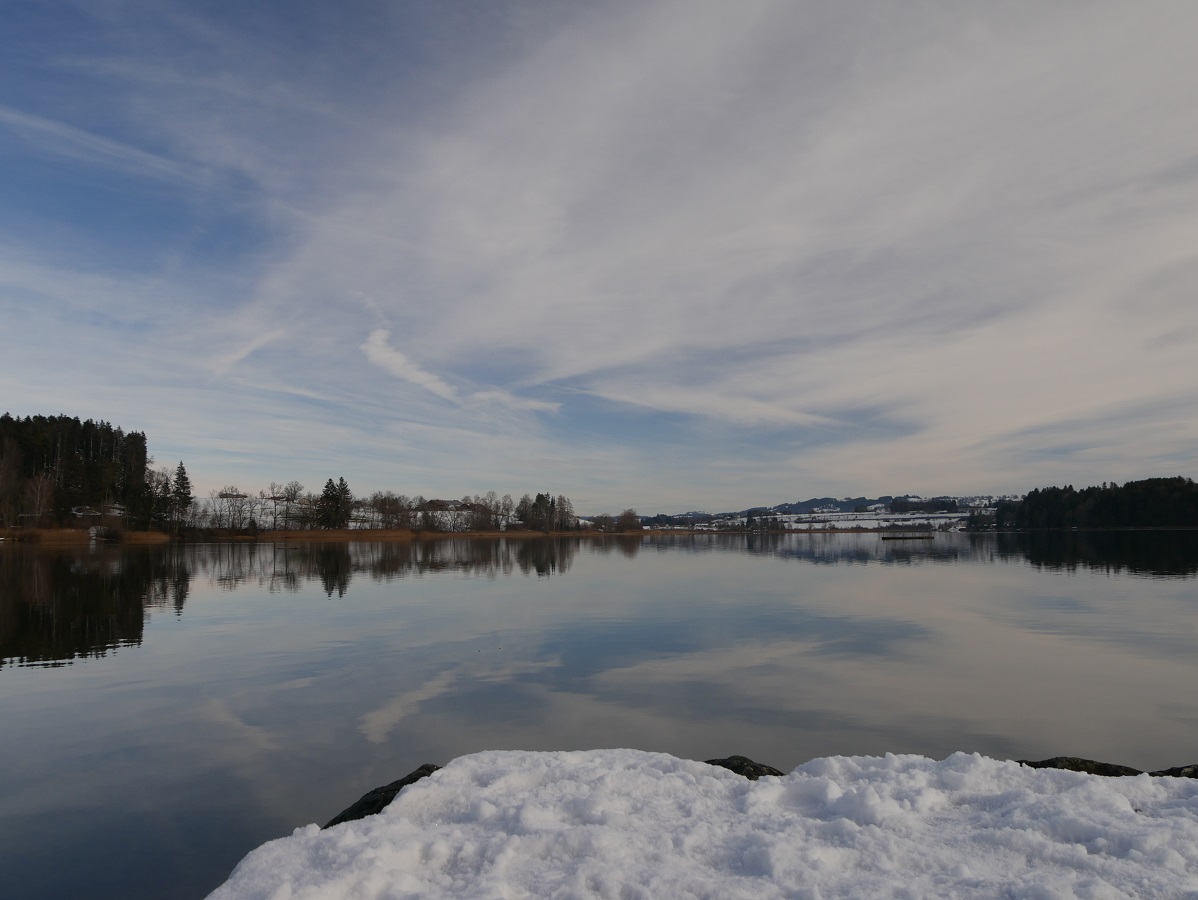 Niedersonthofener See - Blick vom Südufer im Winter