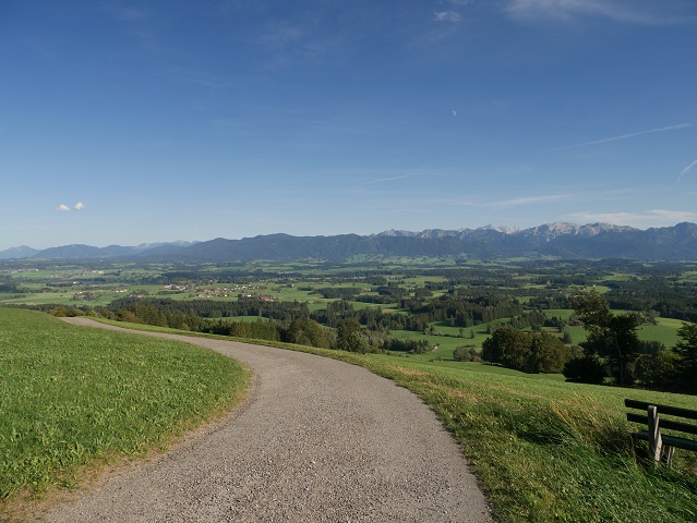 Panoramablick vom Prälatenweg am Auerberg