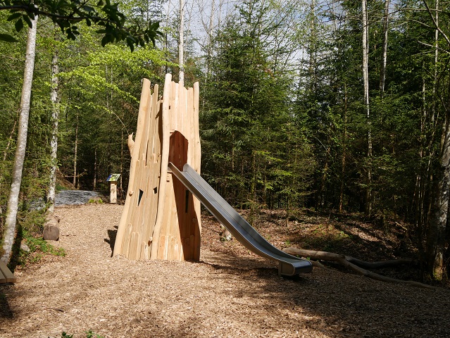 Rapunzelturm mit Rutsche