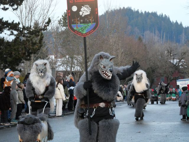 Schlätterwaldwölfe aus Friedrichshafen auf dem Dämmersprung in Grünenbach