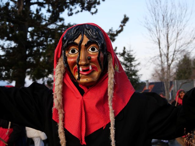 Schönauer Hexe auf dem Dämmersprung in Grünenbach