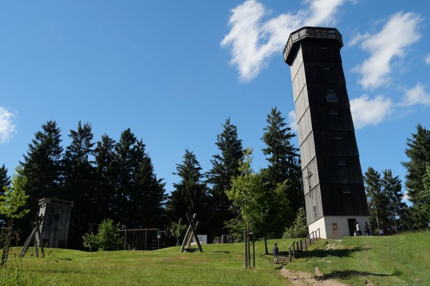 Schwarzer Grat mit Aussichtsturm und Spielplatz