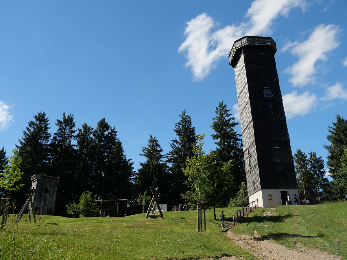 Schwarzer Grat mit Aussichtsturm und Spielplatz