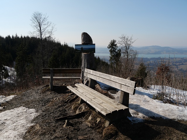 am Sechs-Seen-Blick auf dem Buchenberg im Ostallgäu