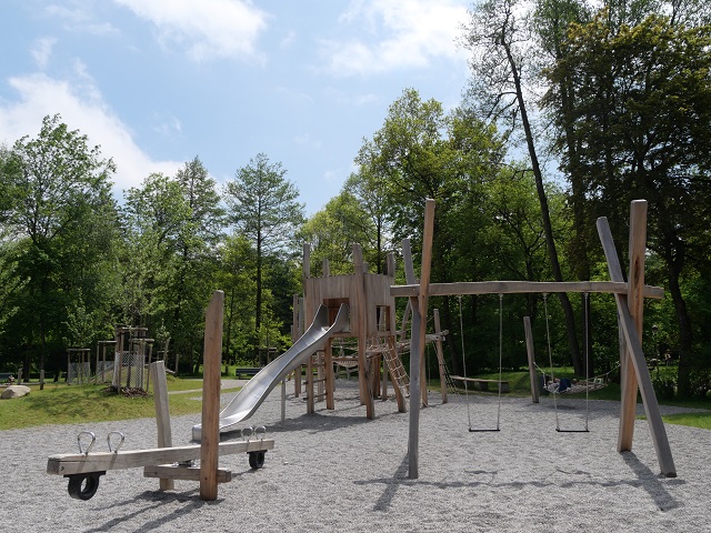 Spielplatz auf dem Freizeitgelände im Jordanpark Kaufbeuren