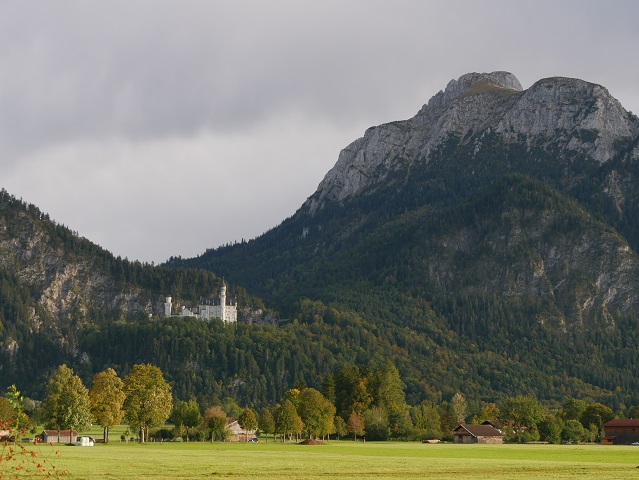 Blick von Schwangau auf Schloss Neuschwanstein