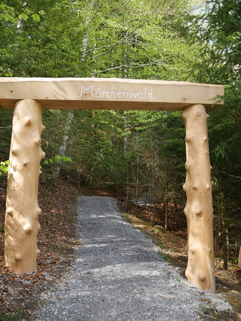 Tor zum Märchenwald an den Scheidegger Wasserfällen