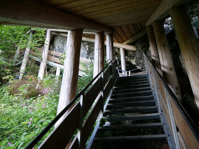 Treppe zum Eingang der Sturmannshöhle