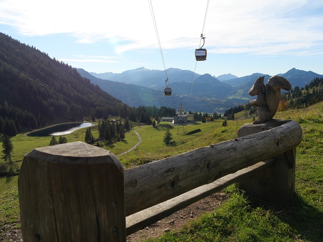 Wanderbank am Erlebnisweg Uff d'r Alp am Nebelhorn