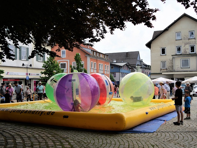 Water-Walking-Ball-Anlage auf dem Hut-Tag in Lindenberg