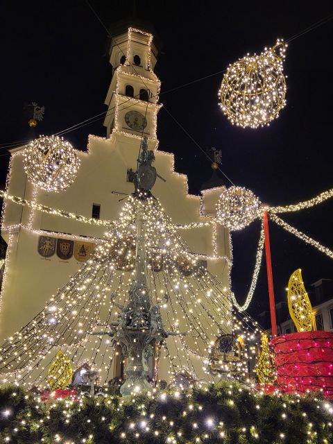Weihnachtsmarkt Kempten-Adventskranz und Rathaus