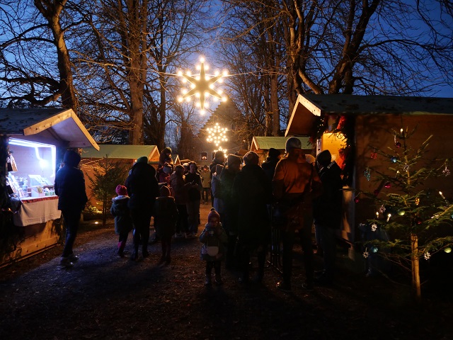 Weihnachtsmarkt am Schloss Hopferau