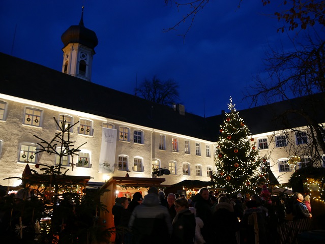 Weihnachtsmarkt Isny im Schlosshof