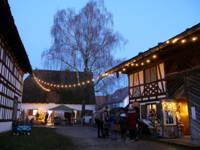 Weihnachtswerkstatt im Freilichtmuseum Illerbeuren - einer der schönsten Weihnachtsmärkte im Allgäu