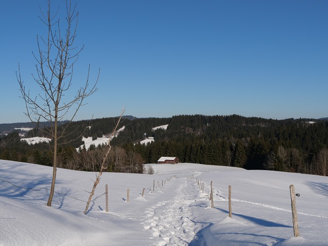 Winterwanderweg bei Geratsried