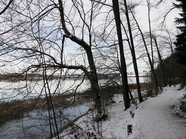 Auf dem Niso-Rundwanderweg