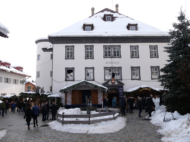 das Rathaus Bad Hindelang zur Weihnachtszeit