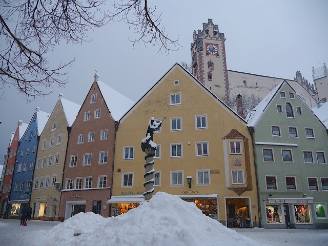 die Füssener Altstadt im Winter