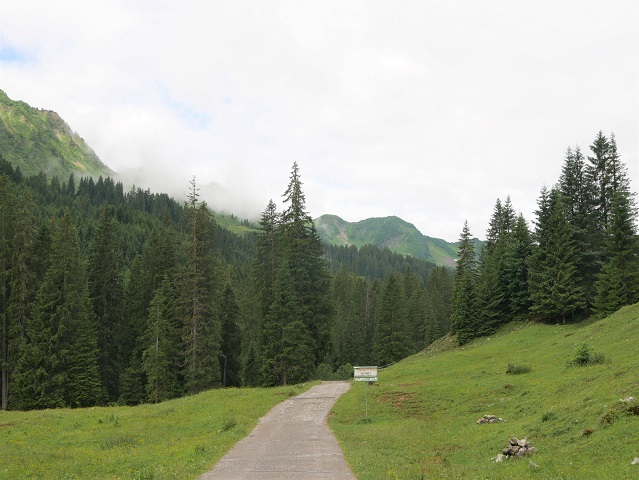 Wanderwegs durchs Schwrazwassertal