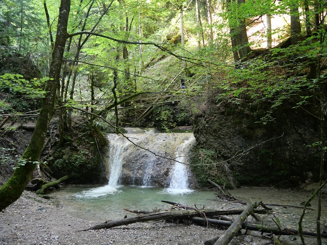 kleiner Niedersonthofener Wasserfall mit Gumpe